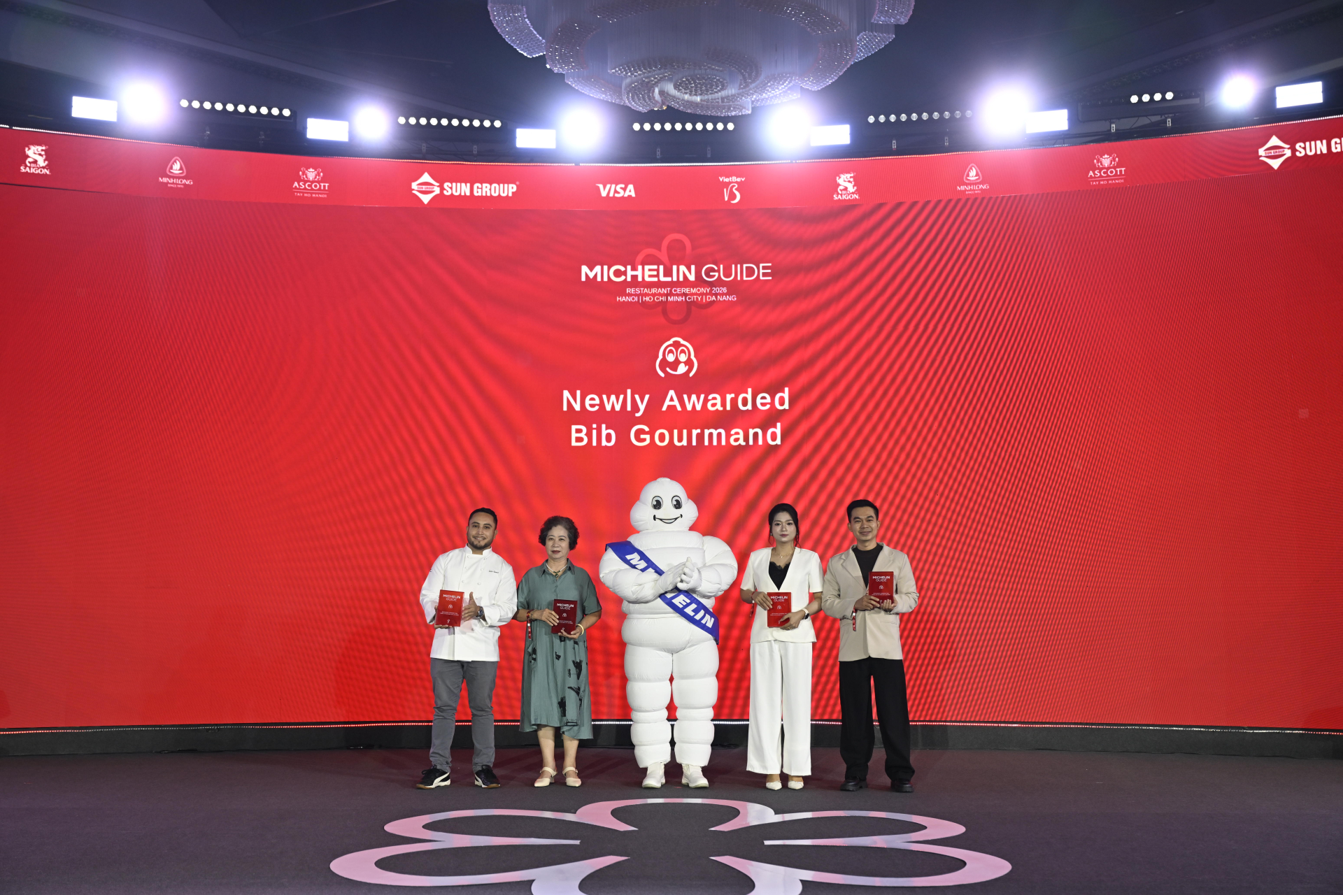 Hy hữu: Quán phở thông báo đóng cửa hôm trước, hôm sau được Michelin vinh danh