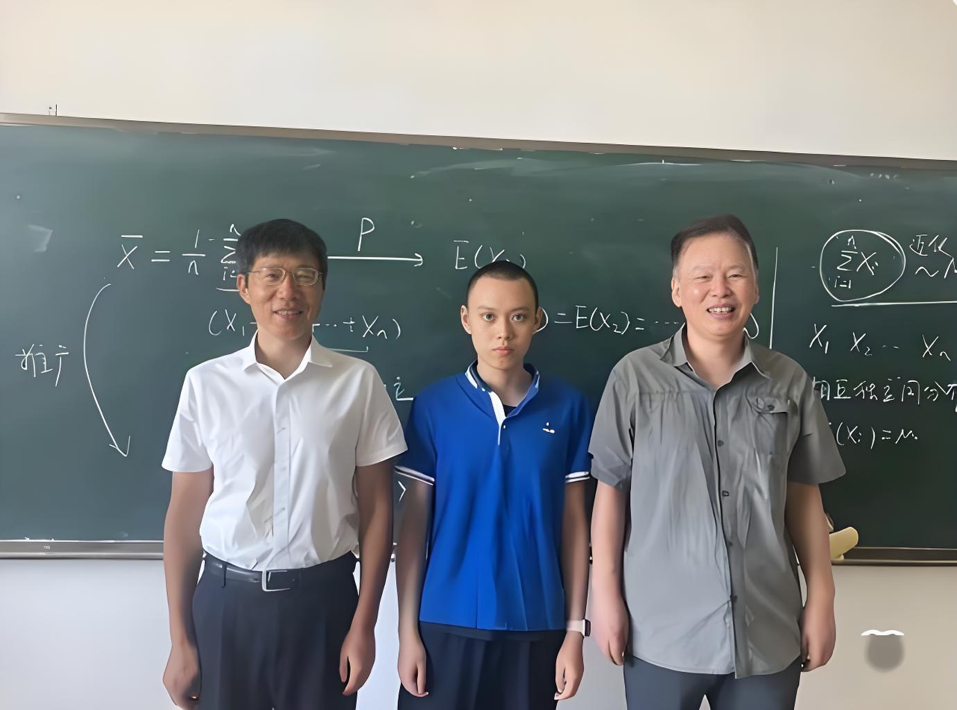 Hùng Vũ Nặc trúng tuyển vào vị trí phó giáo sư của một trường đại học nhờ chính sách thu hút nhân tài đặc cách của tỉnh Hồ Bắc (Trung Quốc)