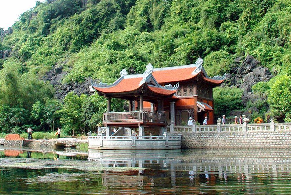 6 địa điểm tâm linh nổi tiếng bậc nhất Ninh Bình: Vượt 175 bậc đá, chạm tay vào di sản của 3 triều đại huy hoàng