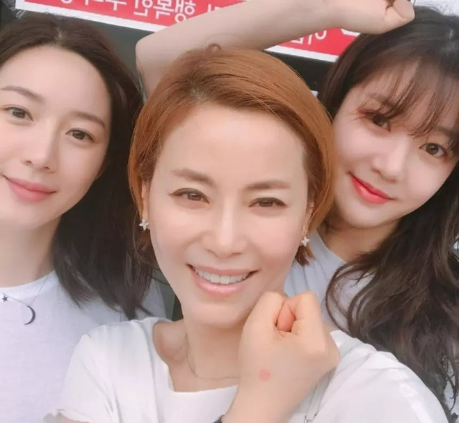 Lee Yoo Bi - Lee Da In là 2 con gái xinh đẹp của 