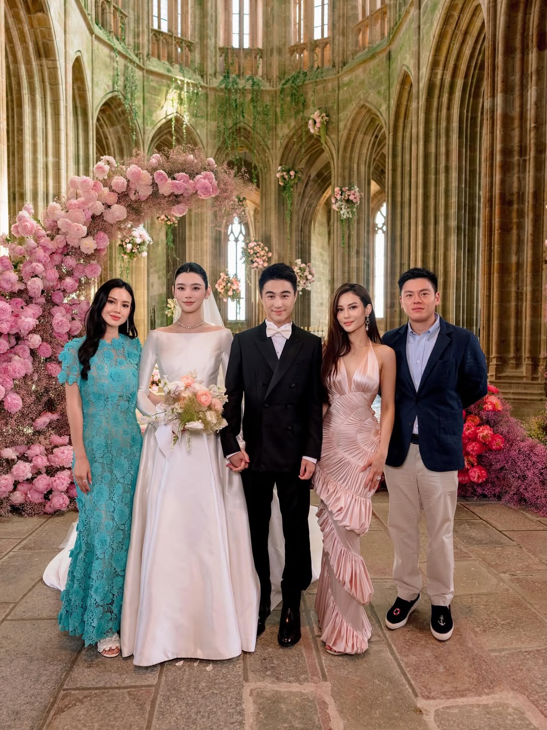 Đám cưới 1.000 tỷ hot nhất showbiz như 