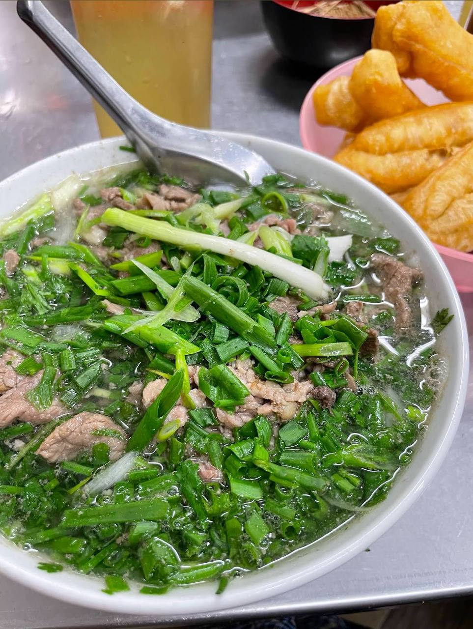 Mỹ nhân Hàn mê phở Việt, gọi bát phở ngập hành khiến dân tình gật gù: