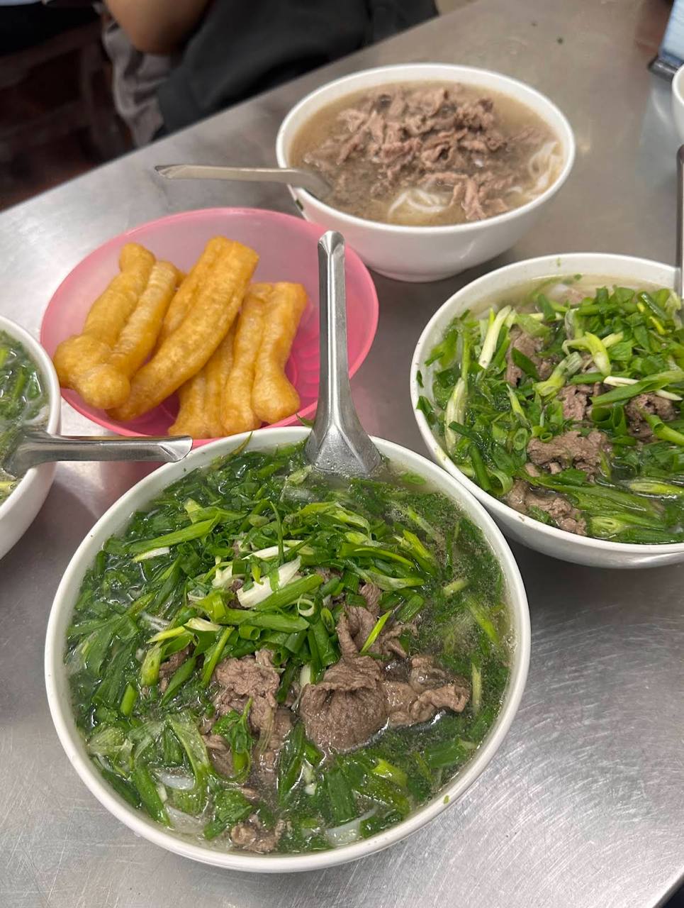 Mỹ nhân Hàn mê phở Việt, gọi bát phở ngập hành khiến dân tình gật gù: