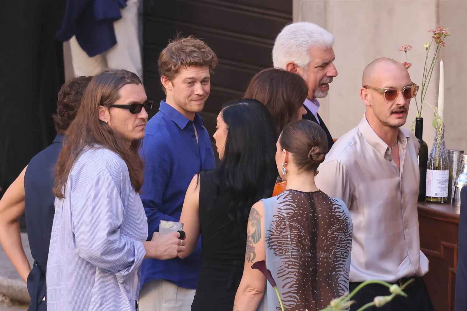 Có thể kể đến như Joe Alwyn...