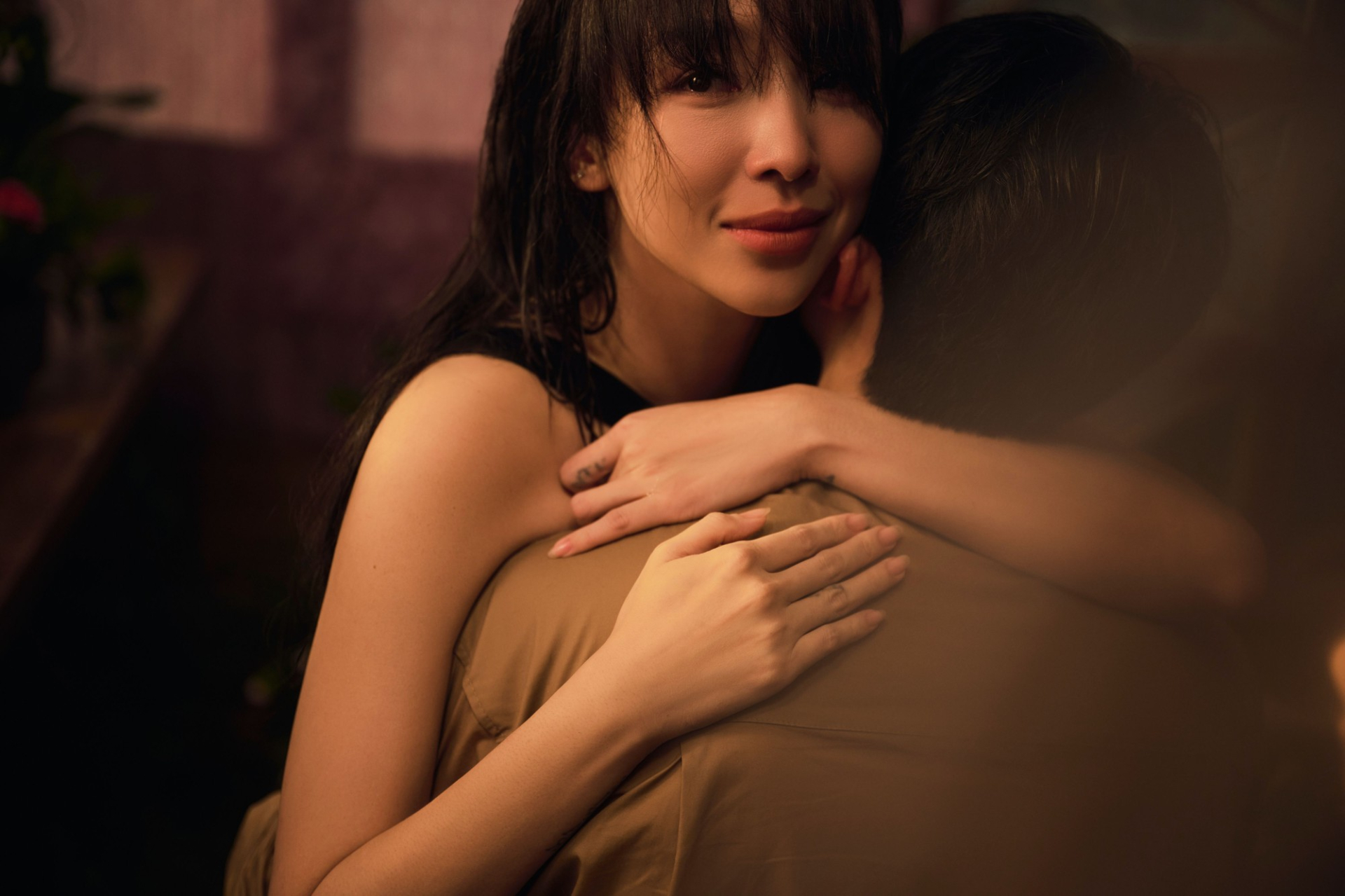 MV người còn thương em không của Tóc Tiên đang là một trong những sản phẩm âm nhạc nhận được nhiều sự quan tâm nhất trên mạng xã hội những ngày qua