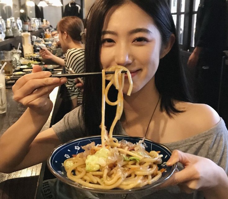 Đau bụng hay chán ăn là dấu hiệu ung thư dạ dày ít biểu hiện rõ ràng ở giai đoạn đầu (Ảnh minh họa)