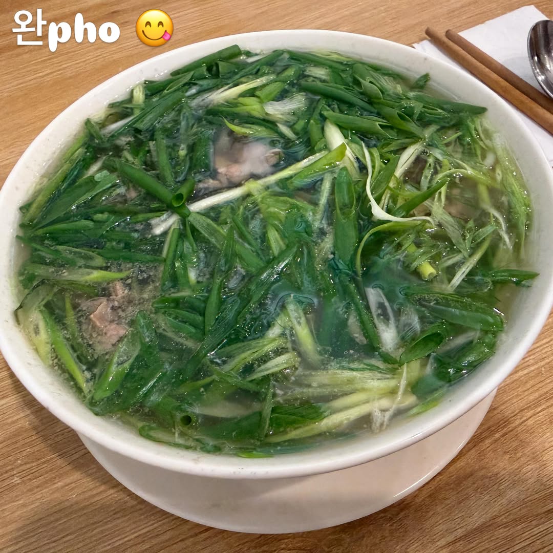 Mỹ nhân Hàn mê phở Việt, gọi bát phở ngập hành khiến dân tình gật gù: