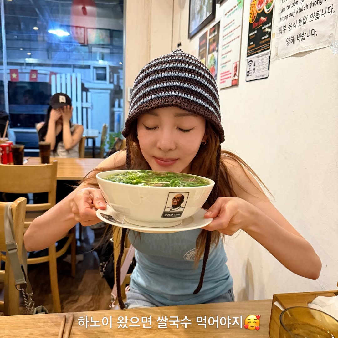 Nữ idol ăn bát phở Thìn ngập hành khiến nhiều fan ngỡ ngàng