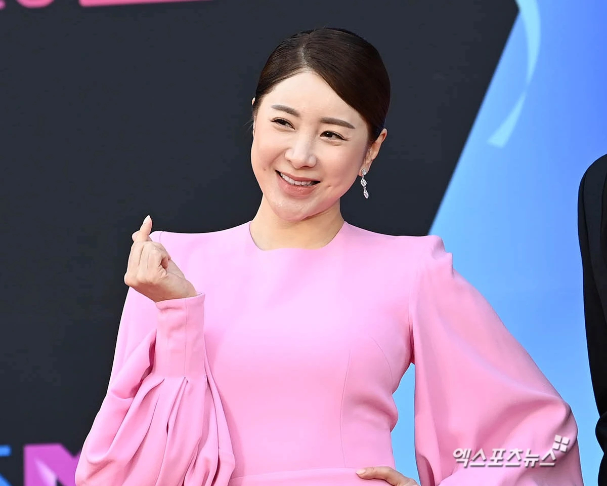 Nữ ca sĩ hạng A bị chồng doanh nhân “đá” sau nửa năm cưới, vừa tái hôn gấp với đại gia hơn 6 tuổi 