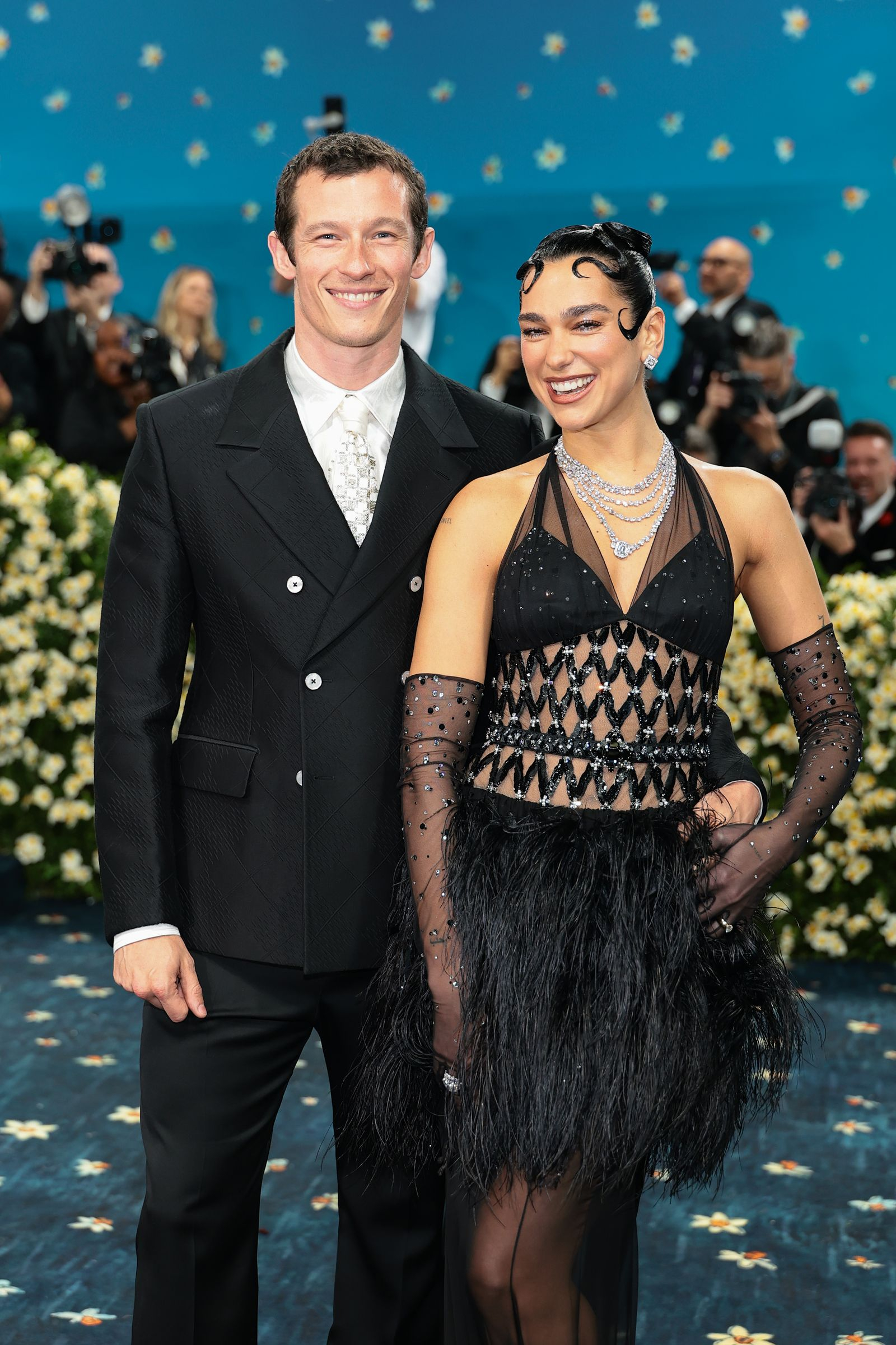Dua Lipa và Callum Turner nên duyên nhờ 1 cuốn sách. Ảnh: Getty Images.