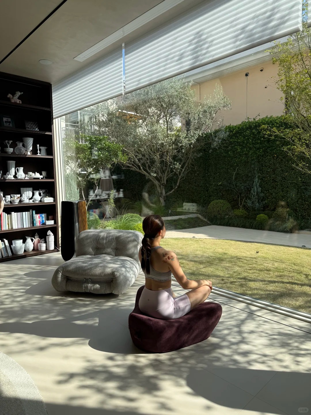 Ngồi thiền cũng là phương pháp được nhiều người đẹp lựa chọn. Ảnh minh họa.