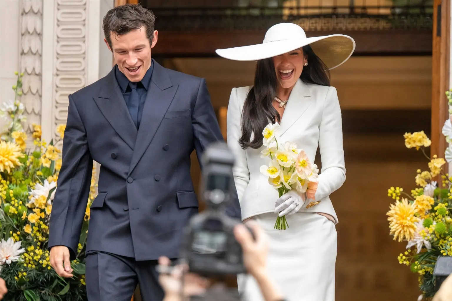 Vào ngày 1/6, Dua Lipa và Callum Turner cũng đã tổ chức hôn lễ tại Tòa thị chính Old Marylebone tại London (Anh). Ảnh: X.