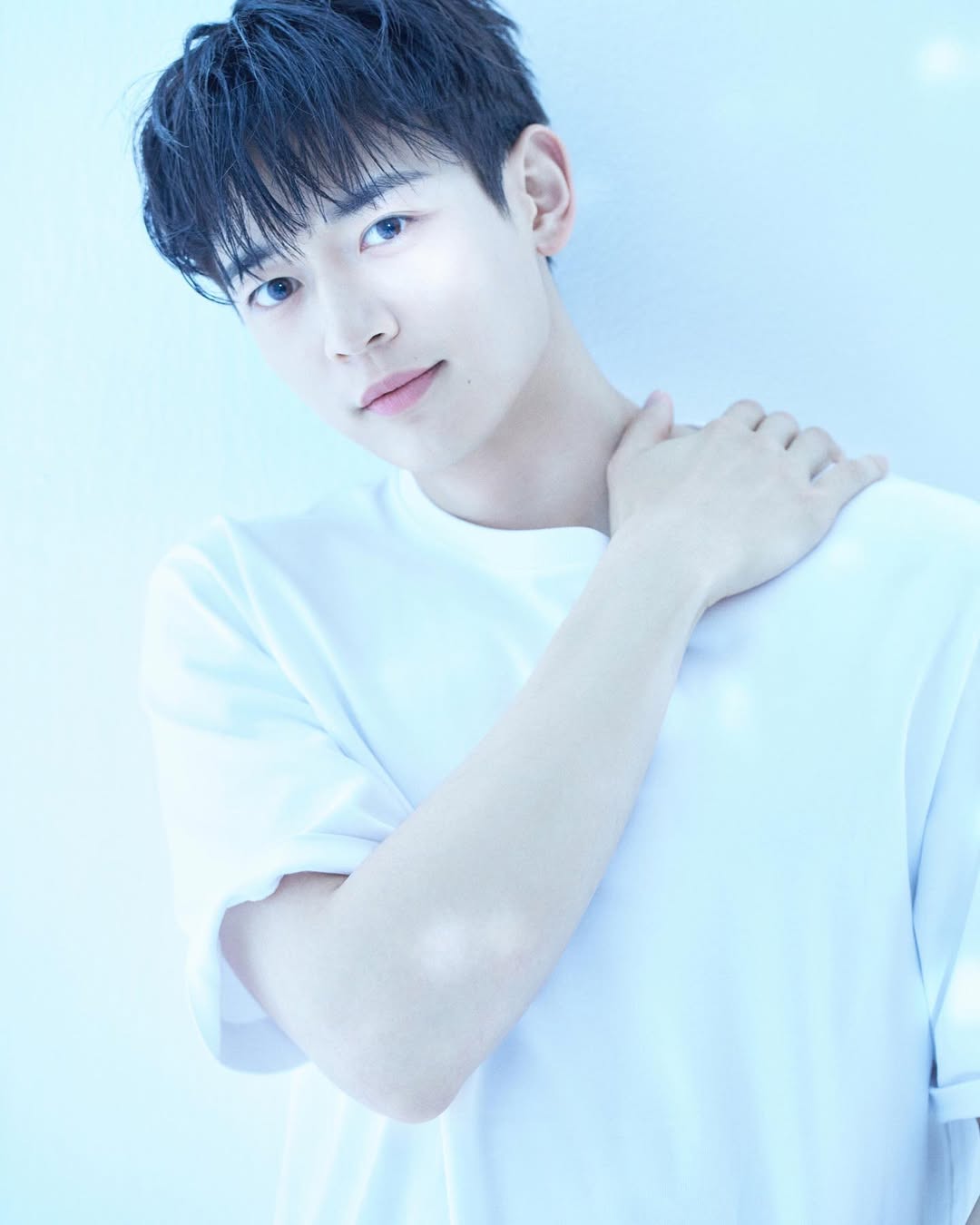 Minho duy trì sức hút suốt gần hai thập kỷ nhờ hình ảnh sạch scandal, thái độ chuyên nghiệp và sự chân thành với người hâm mộ. Ảnh: Instagram. 