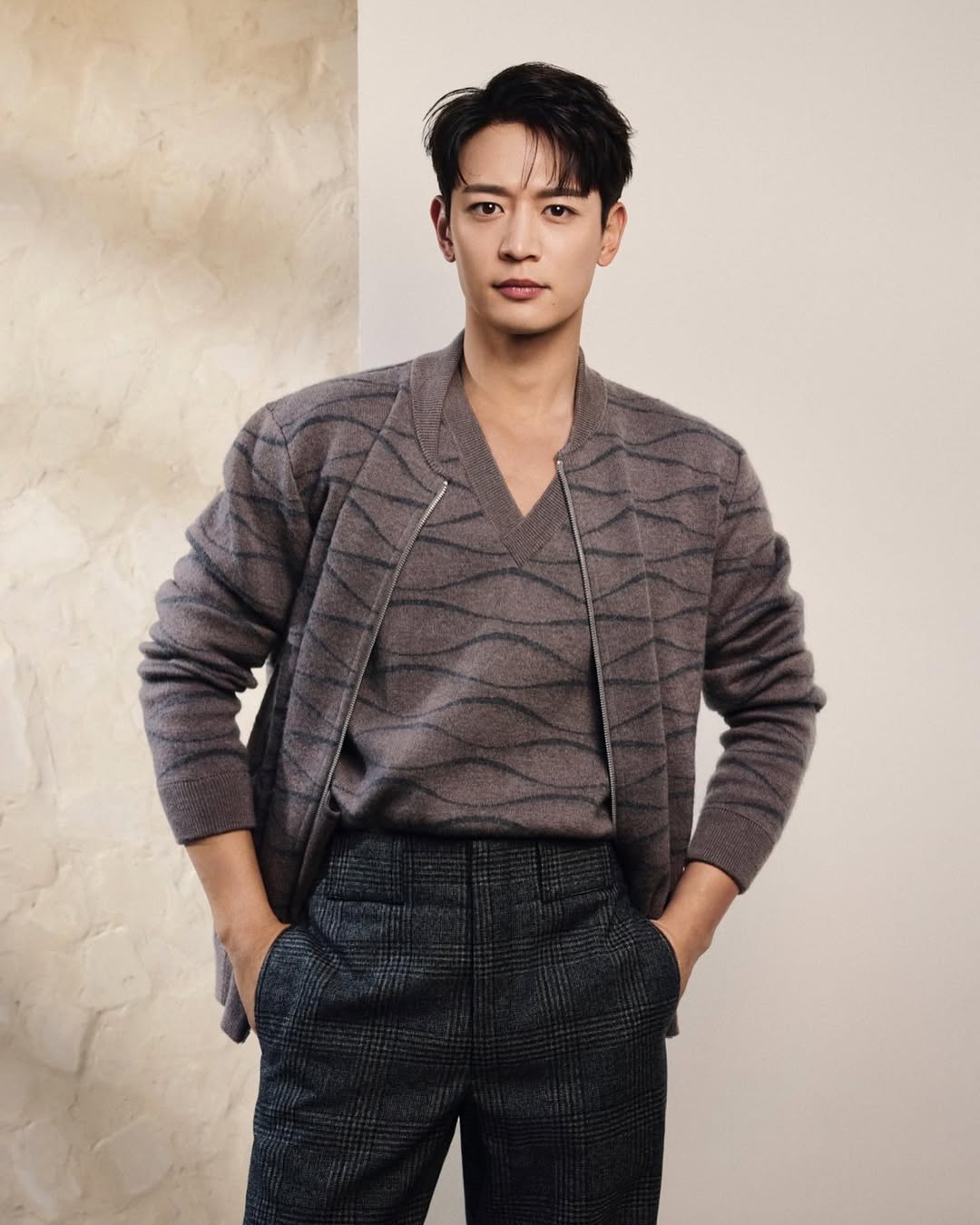 Minho từng đến Hòa Bình (nay là Phú Thọ) và Hà Nội vào năm 2013, 2015 để ghi hình show truyền hình và tham gia đêm nhạc Music Bank. Ảnh: Instagram.