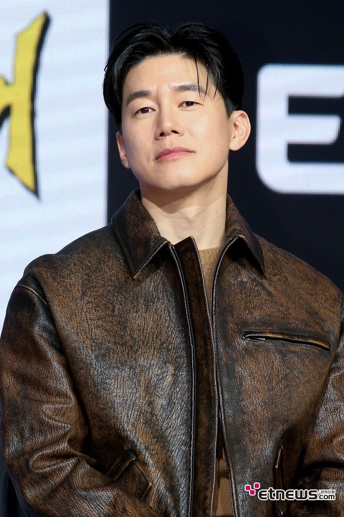 Kim Mu Yeol lao đao vì bị cáo buộc trốn nghĩa vụ quân sự. Ảnh: X. 