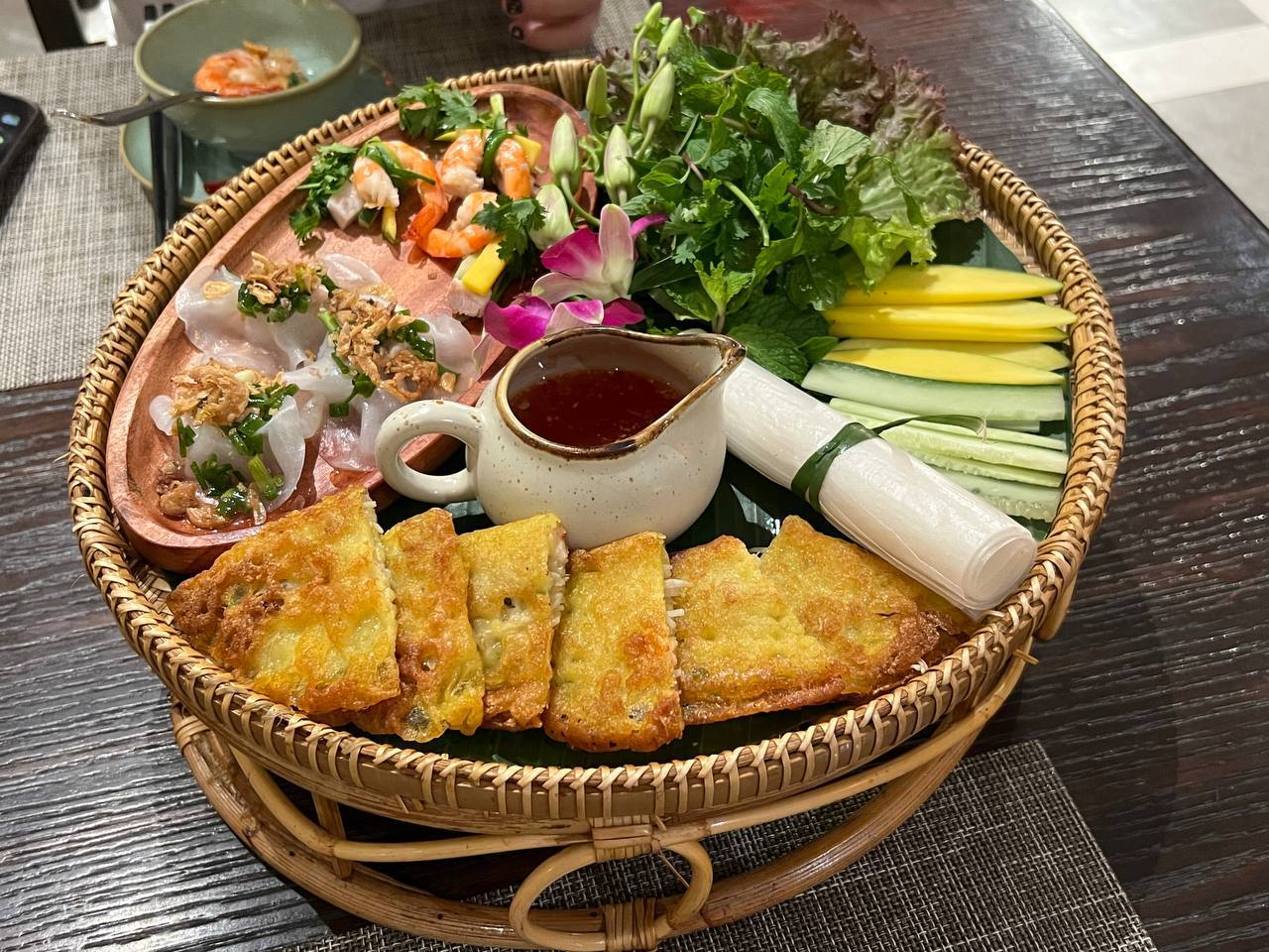 Trải nghiệm nhà hàng có vị trí đắc địa nhất Hội An, tự tay làm tô mỳ quảng vừa ý nhất cuộc đời