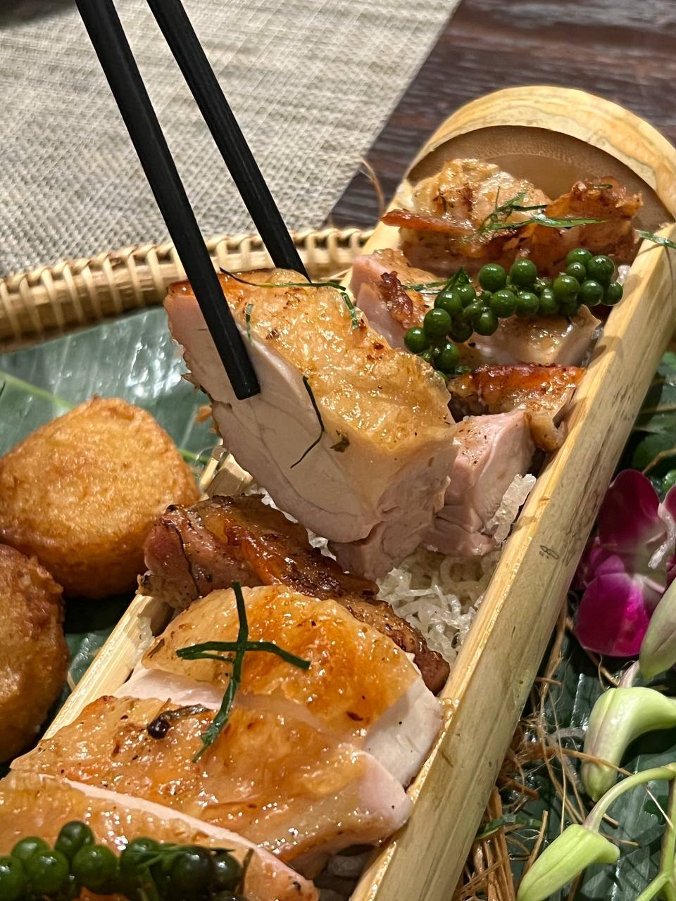 Trải nghiệm nhà hàng có vị trí đắc địa nhất Hội An, tự tay làm tô mỳ quảng vừa ý nhất cuộc đời