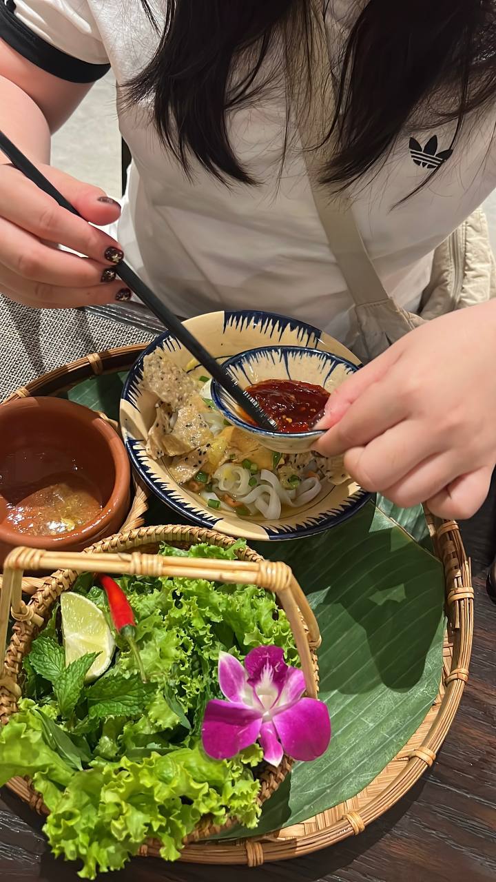 Trải nghiệm nhà hàng có vị trí đắc địa nhất Hội An, tự tay làm tô mỳ quảng vừa ý nhất cuộc đời