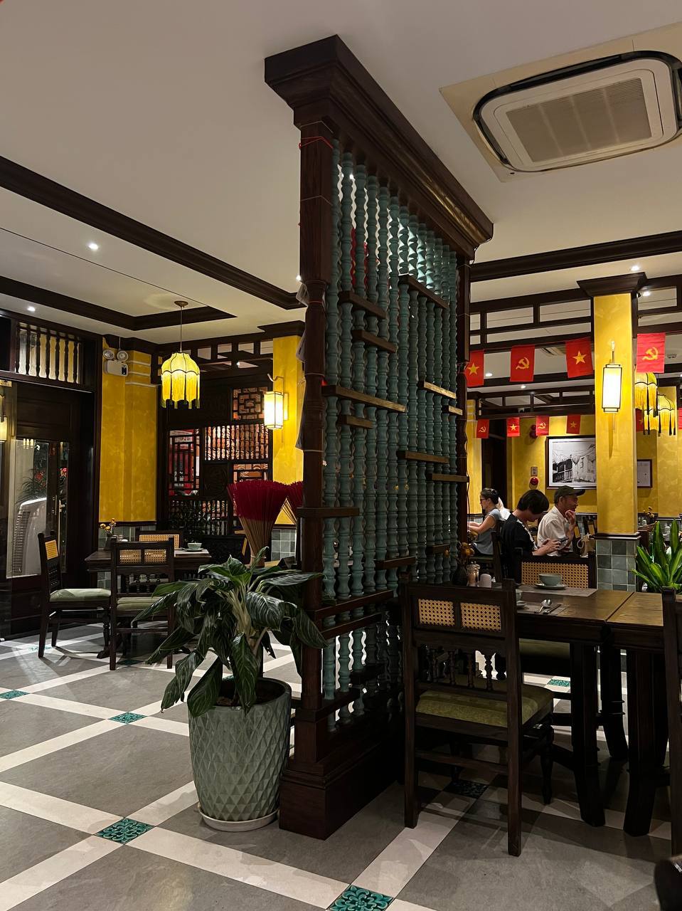 Trải nghiệm nhà hàng có vị trí đắc địa nhất Hội An, tự tay làm tô mỳ quảng vừa ý nhất cuộc đời