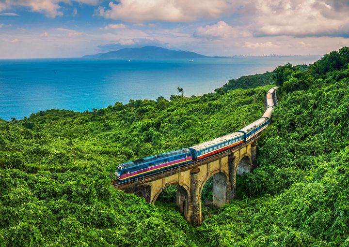 Hiện tượng lạ đang xuất hiện trên cung đường nổi tiếng bậc nhất Việt Nam, nhìn từ xa cứ ngỡ có tuyết