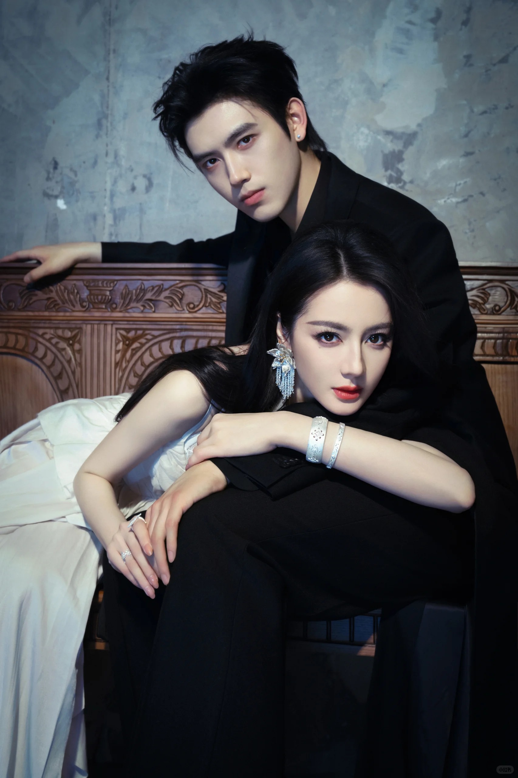 Hot nhất Weibo: Địch Lệ Nhiệt Ba lộ bằng chứng hẹn hò thiếu gia kém 8 tuổi