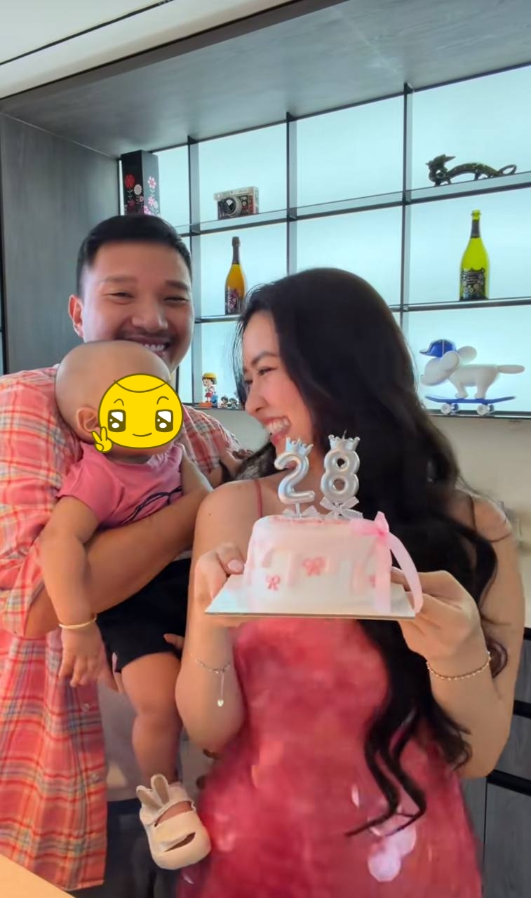 Cô công khai con trai đầu lòng.
