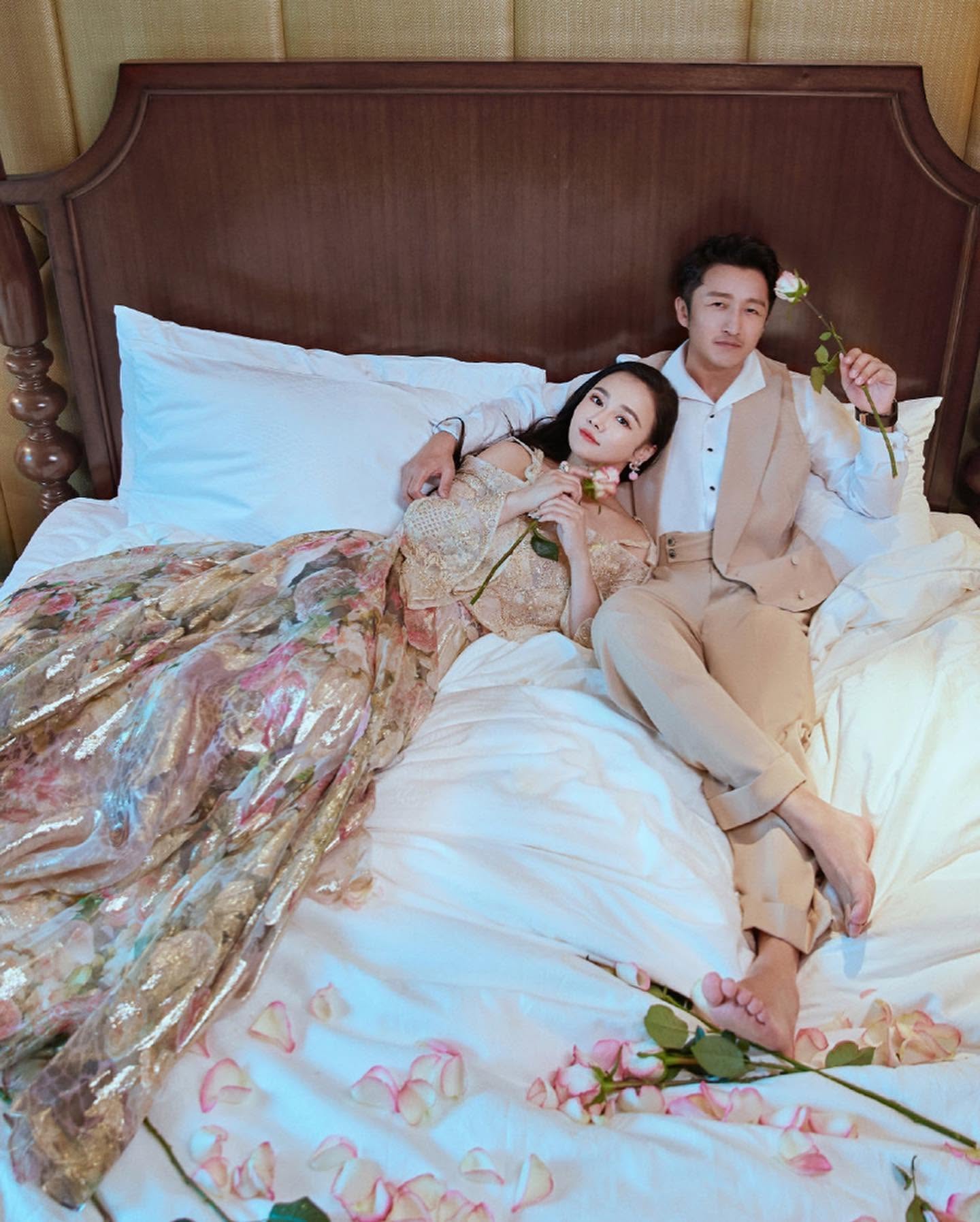 Trâu Thị Minh và Nhiễm Oánh Dĩnh từng là cặp vợ chồng đắt show ở Cbiz. Cựu tuyển thủ quốc gia Trung Quốc và con trai Trâu Minh Hiên từng rất được yêu mến sau chương trình Bố Ơi Mình Đi Đâu Thế. Ảnh: Sina.