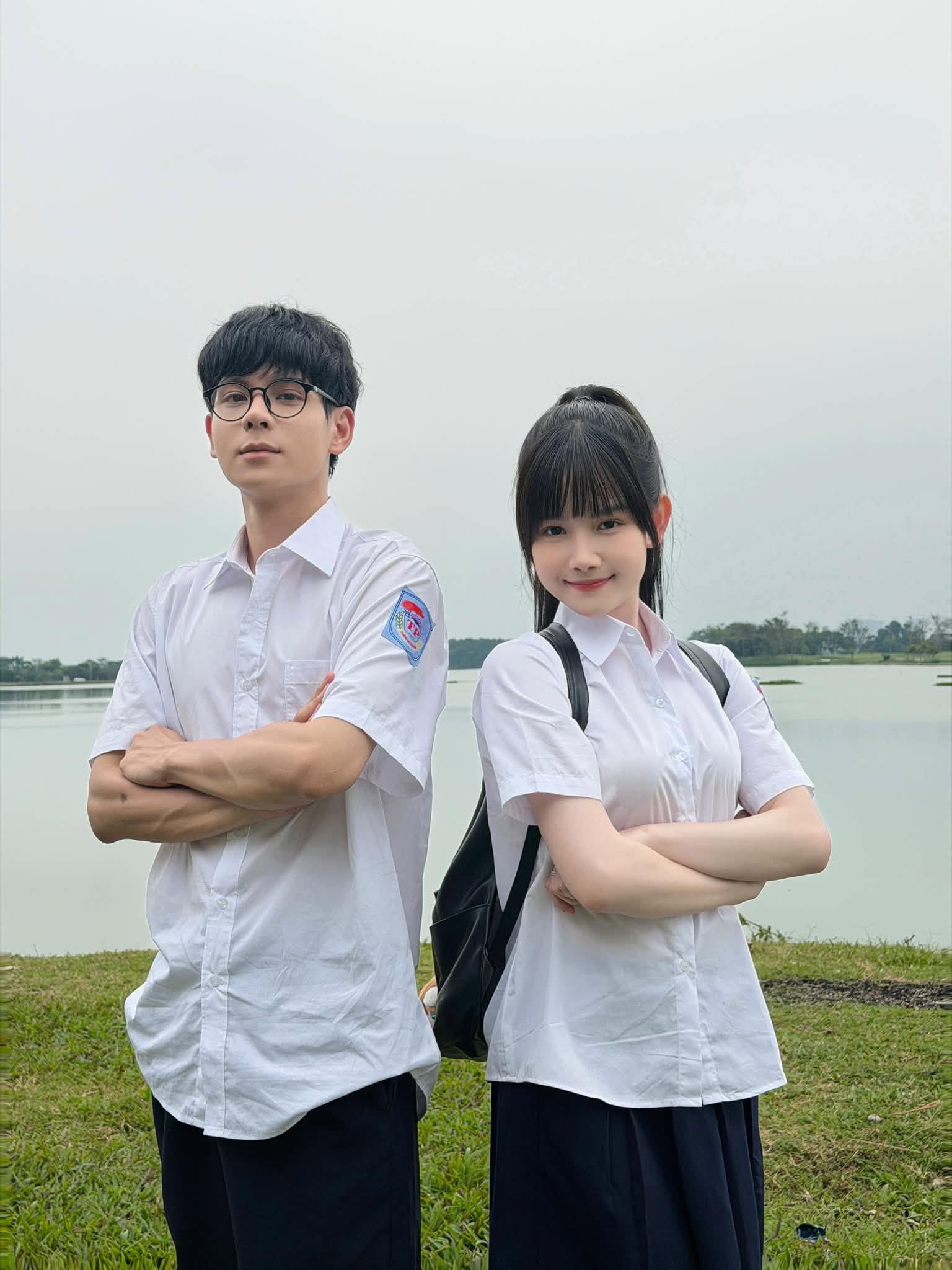 Hình ảnh hậu trường phim của Tú Quyên và diễn viên Thái Vũ.