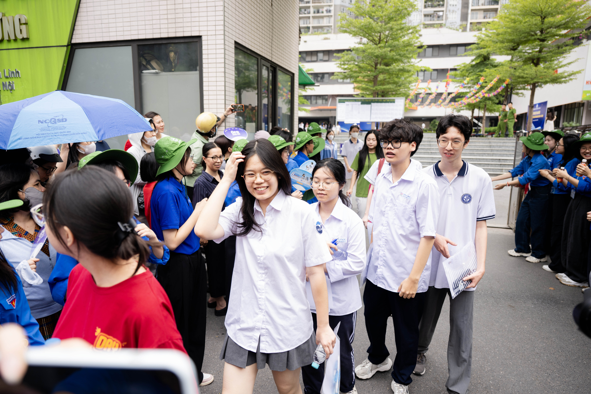 Hết giờ làm bài môn Văn thi tốt nghiệp THPT: Thí sinh ấn tượng với đề kiểu mới
