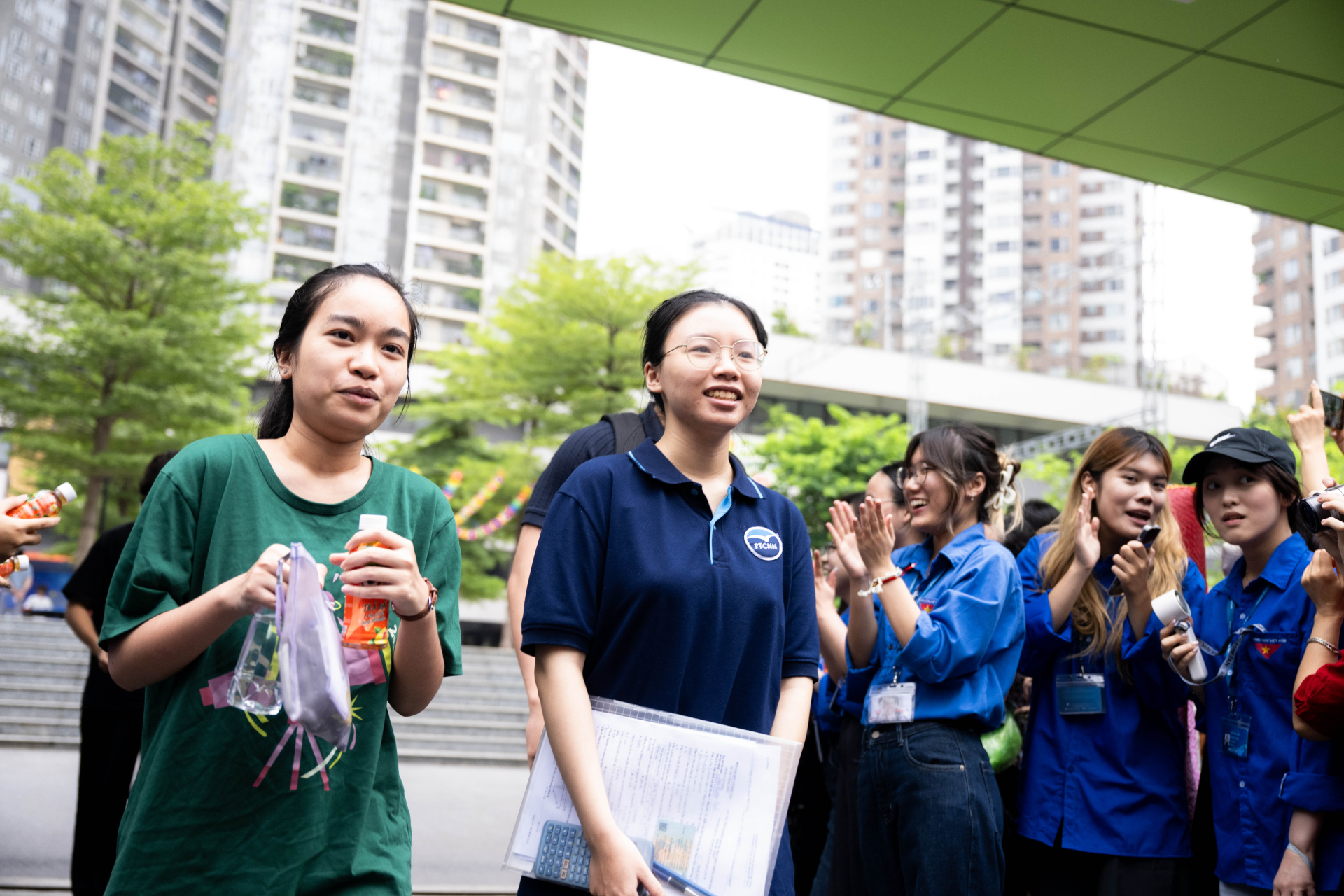 Kết thúc môn Toán thi tốt nghiệp THPT 2026: Thí sinh cười tươi, đề năm nay