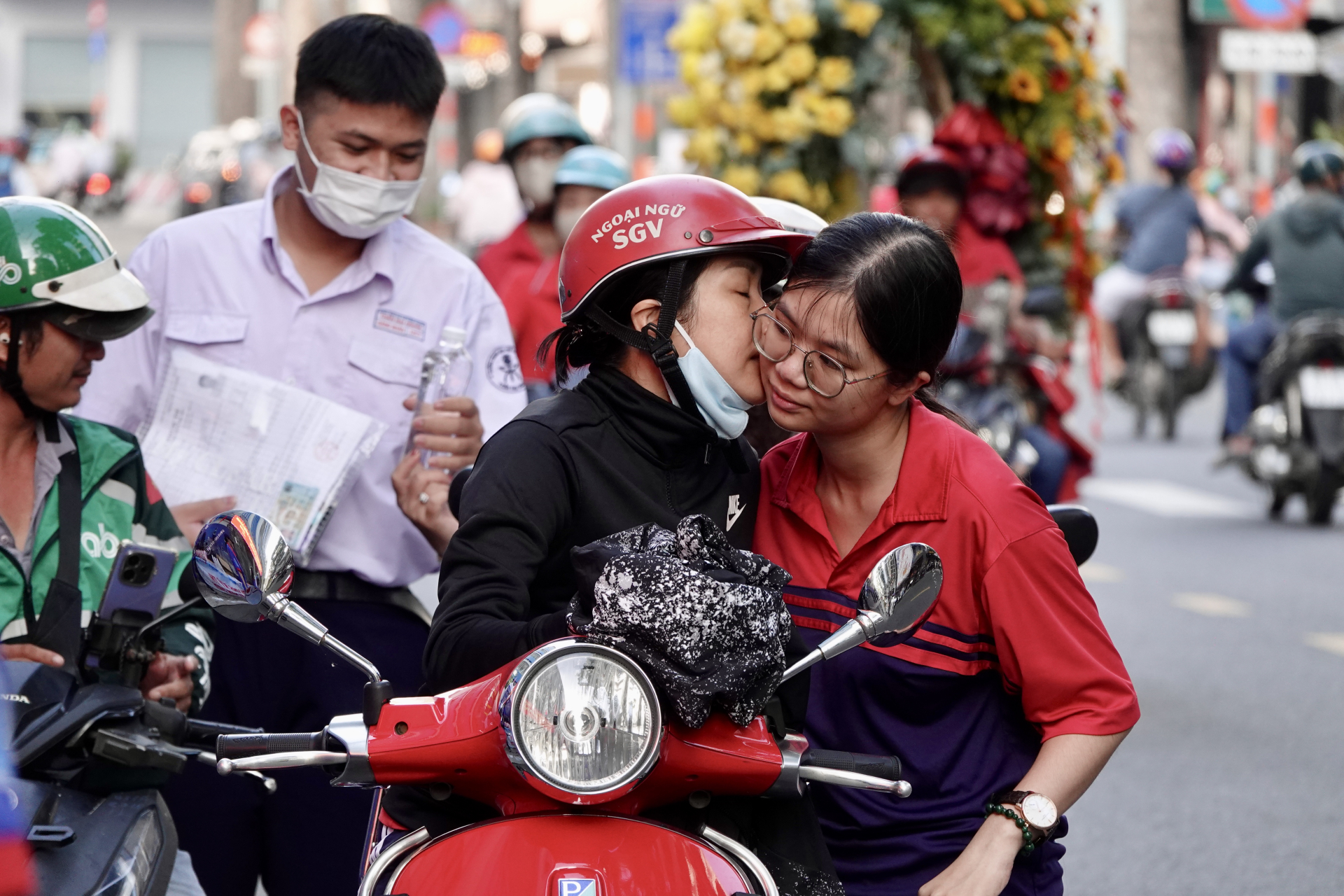 Hết giờ làm bài môn Văn thi tốt nghiệp THPT: Thí sinh ấn tượng với đề kiểu mới