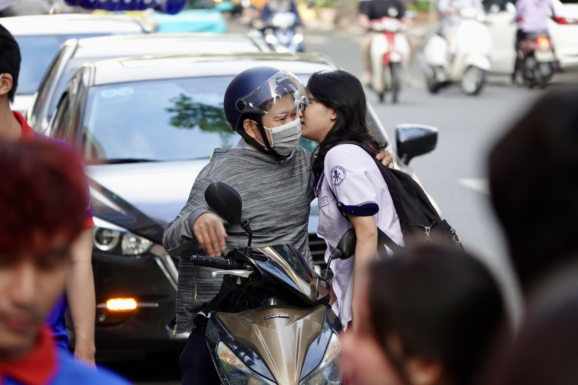 Hết giờ làm bài môn Văn thi tốt nghiệp THPT: Thí sinh ấn tượng với đề kiểu mới