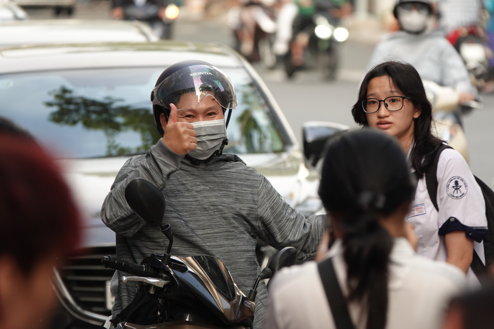 Hết giờ làm bài môn Văn thi tốt nghiệp THPT: Thí sinh ấn tượng với đề kiểu mới