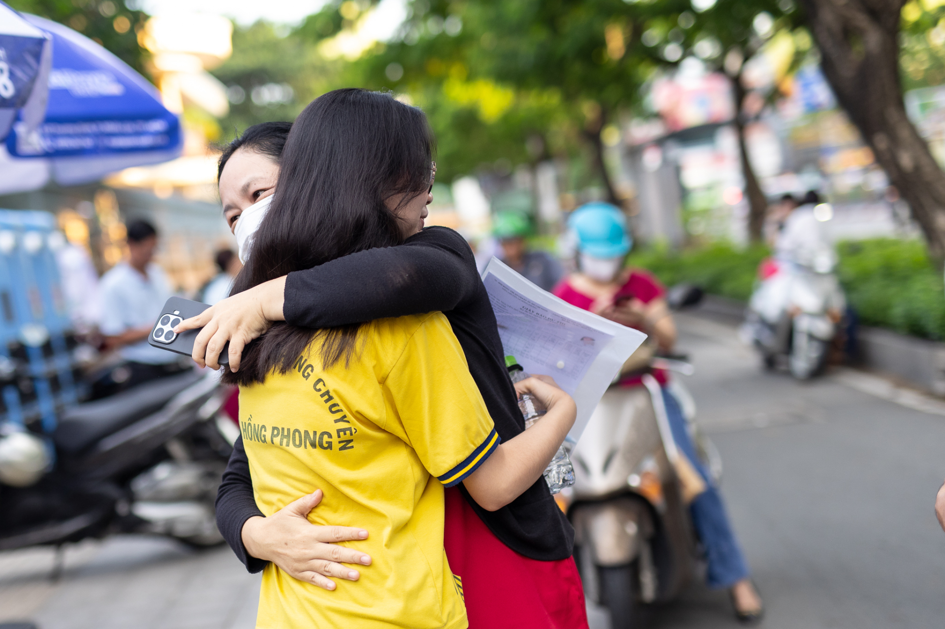 Hết giờ làm bài môn Văn thi tốt nghiệp THPT: Thí sinh ấn tượng với đề kiểu mới