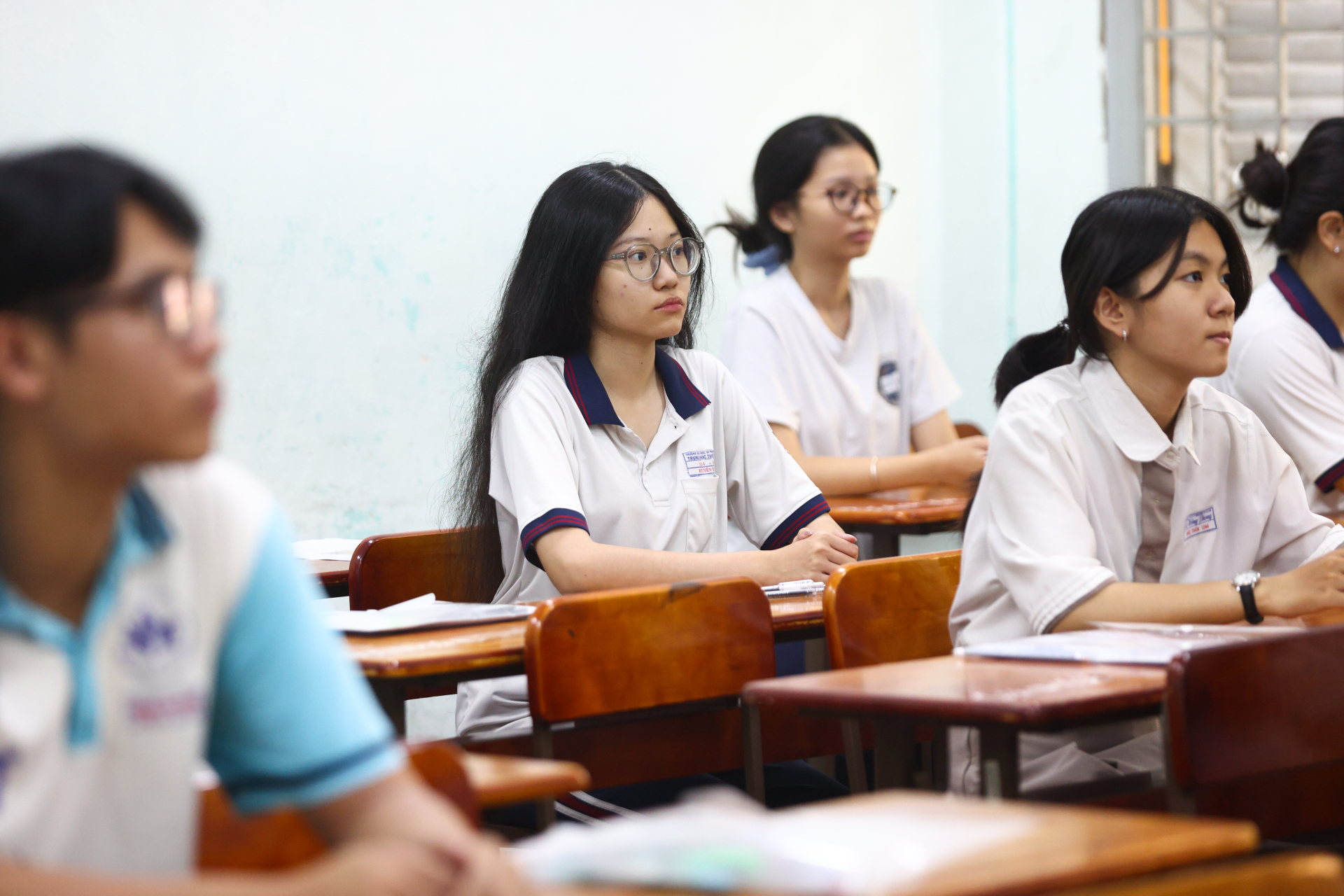Hết giờ làm bài môn Văn thi tốt nghiệp THPT: Thí sinh ấn tượng với đề kiểu mới