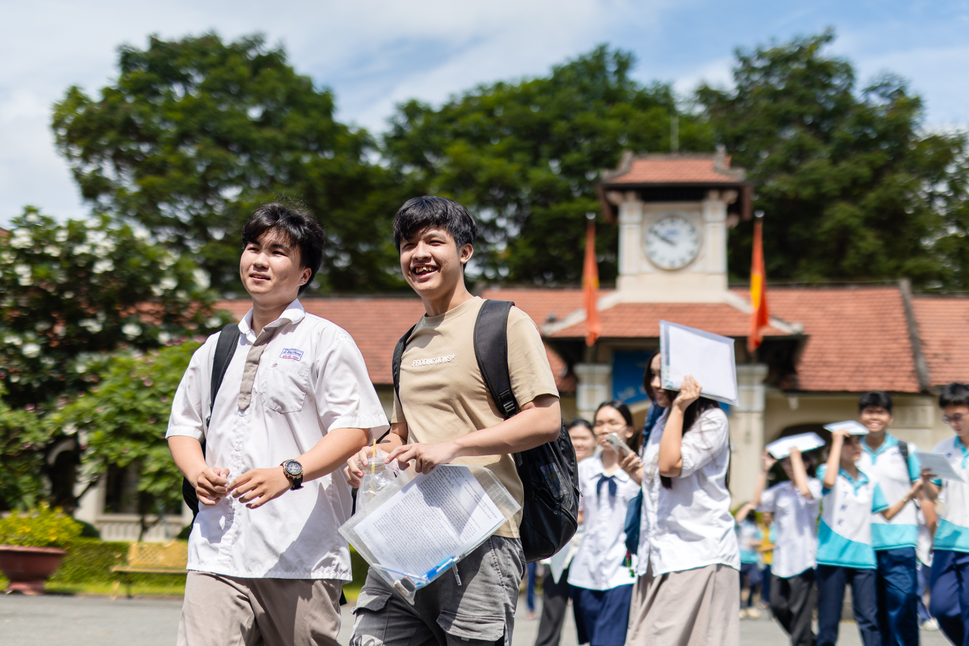 Hết giờ làm bài môn Văn thi tốt nghiệp THPT: Thí sinh ấn tượng với đề kiểu mới