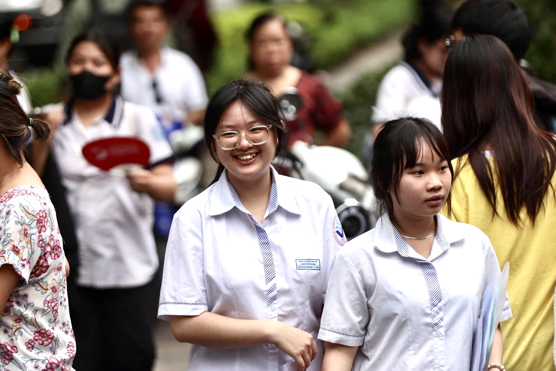 Kết thúc môn Toán thi tốt nghiệp THPT 2026: Thí sinh cười tươi, đề năm nay