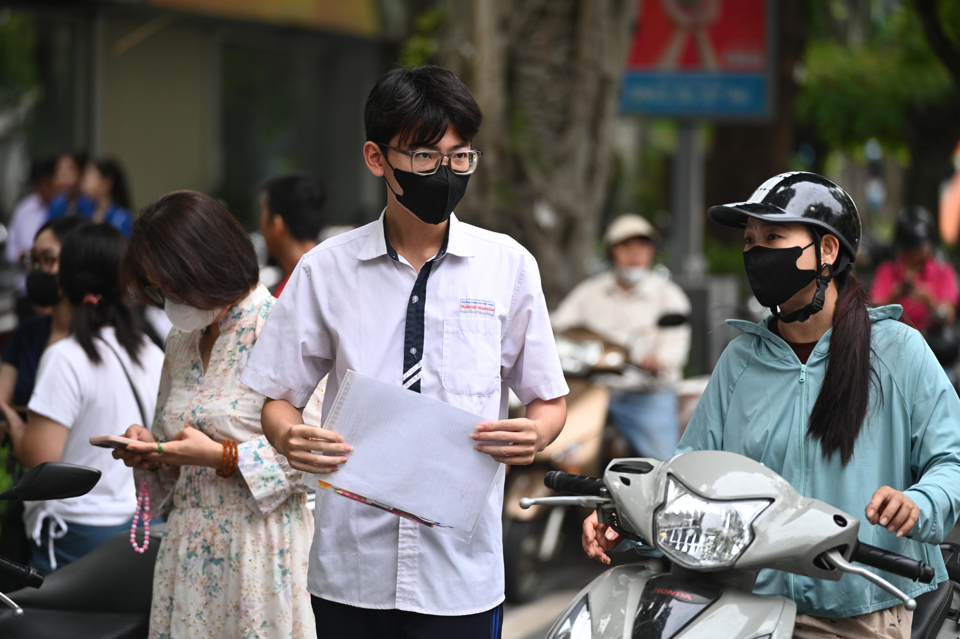 Hết giờ làm bài môn Văn thi tốt nghiệp THPT: Thí sinh ấn tượng với đề kiểu mới