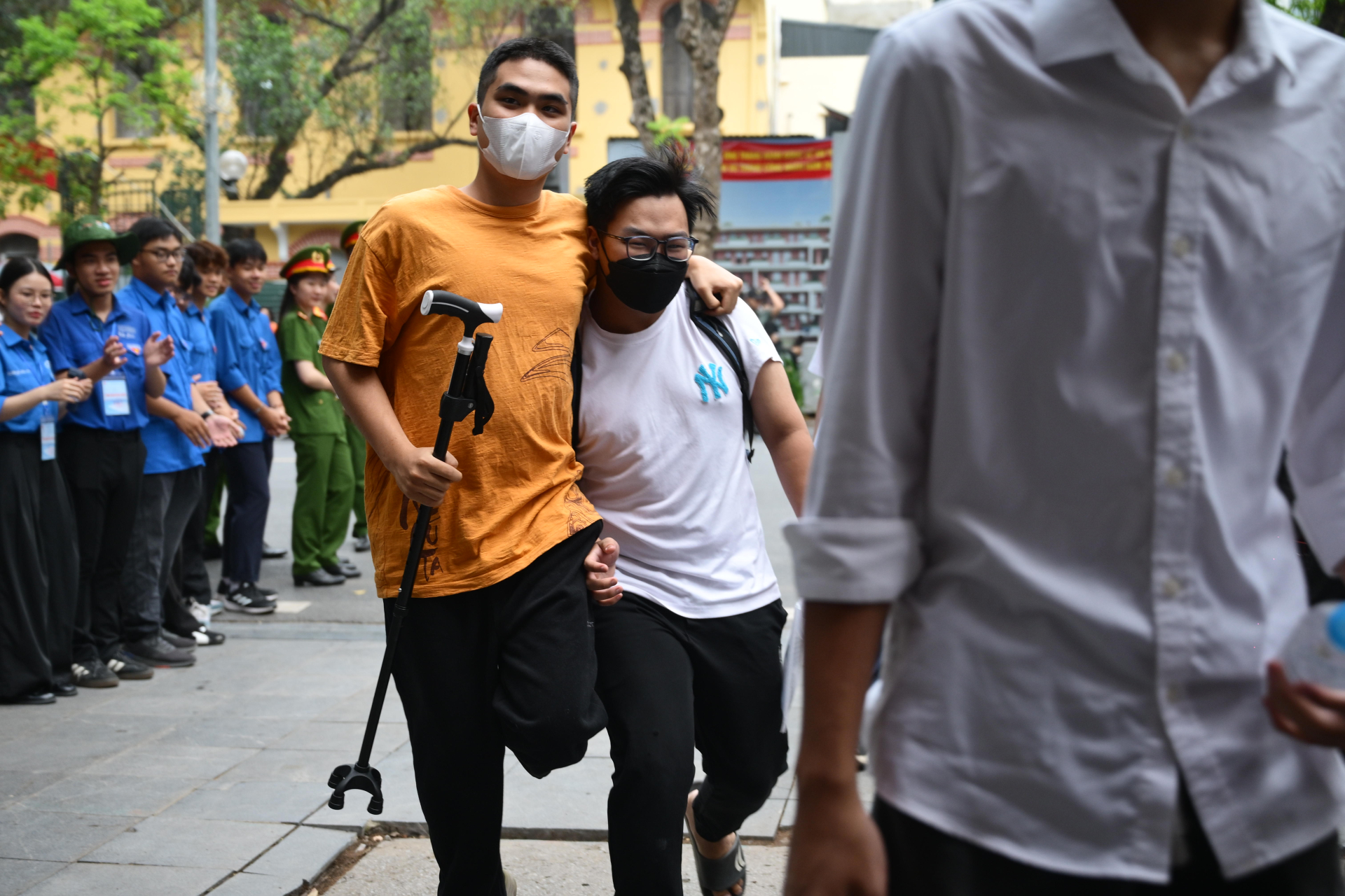 Hết giờ làm bài môn Văn thi tốt nghiệp THPT: Thí sinh ấn tượng với đề kiểu mới