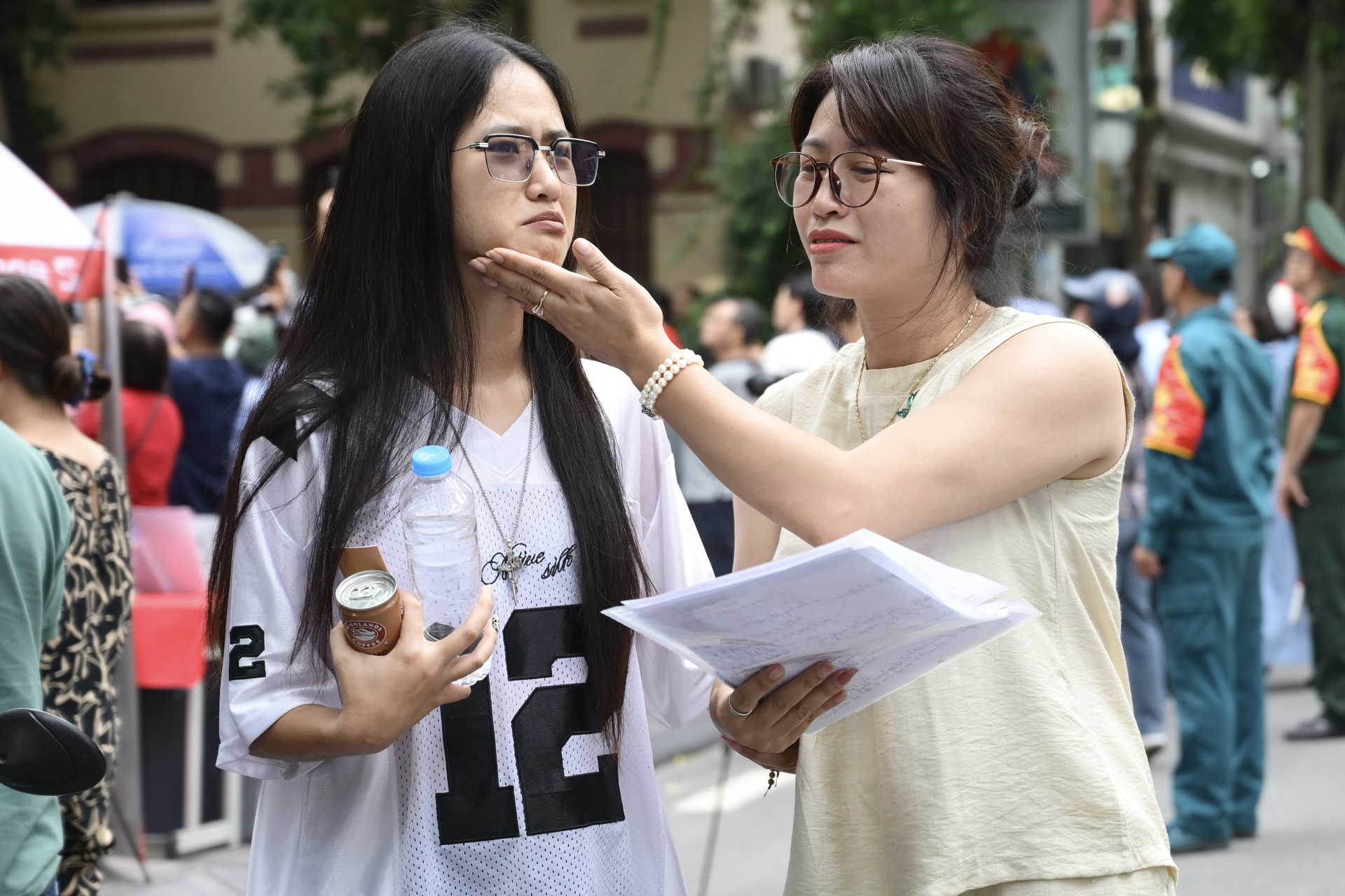 Hết giờ làm bài môn Văn thi tốt nghiệp THPT: Thí sinh ấn tượng với đề kiểu mới