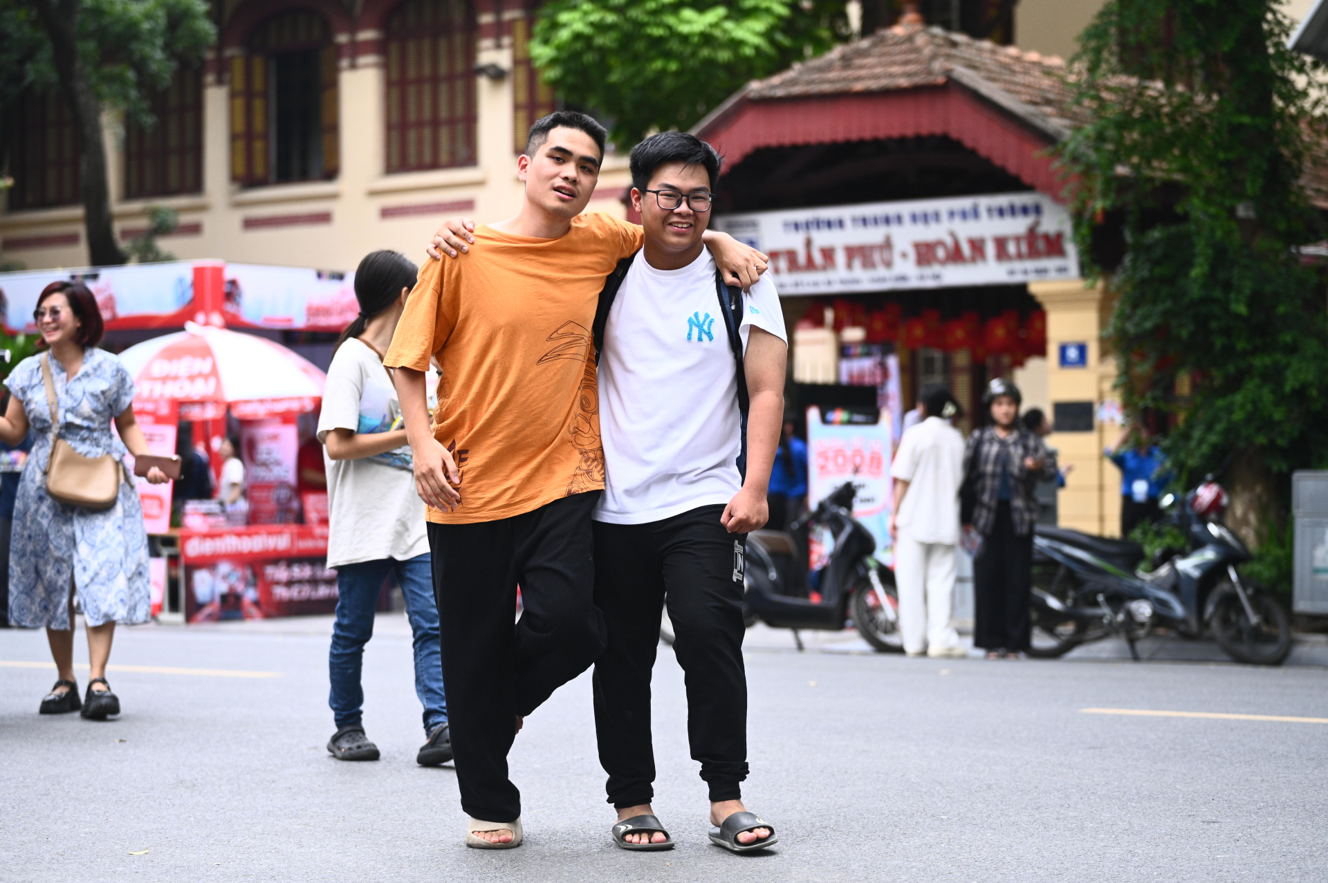 Hết giờ làm bài môn Văn thi tốt nghiệp THPT: Thí sinh ấn tượng với đề kiểu mới
