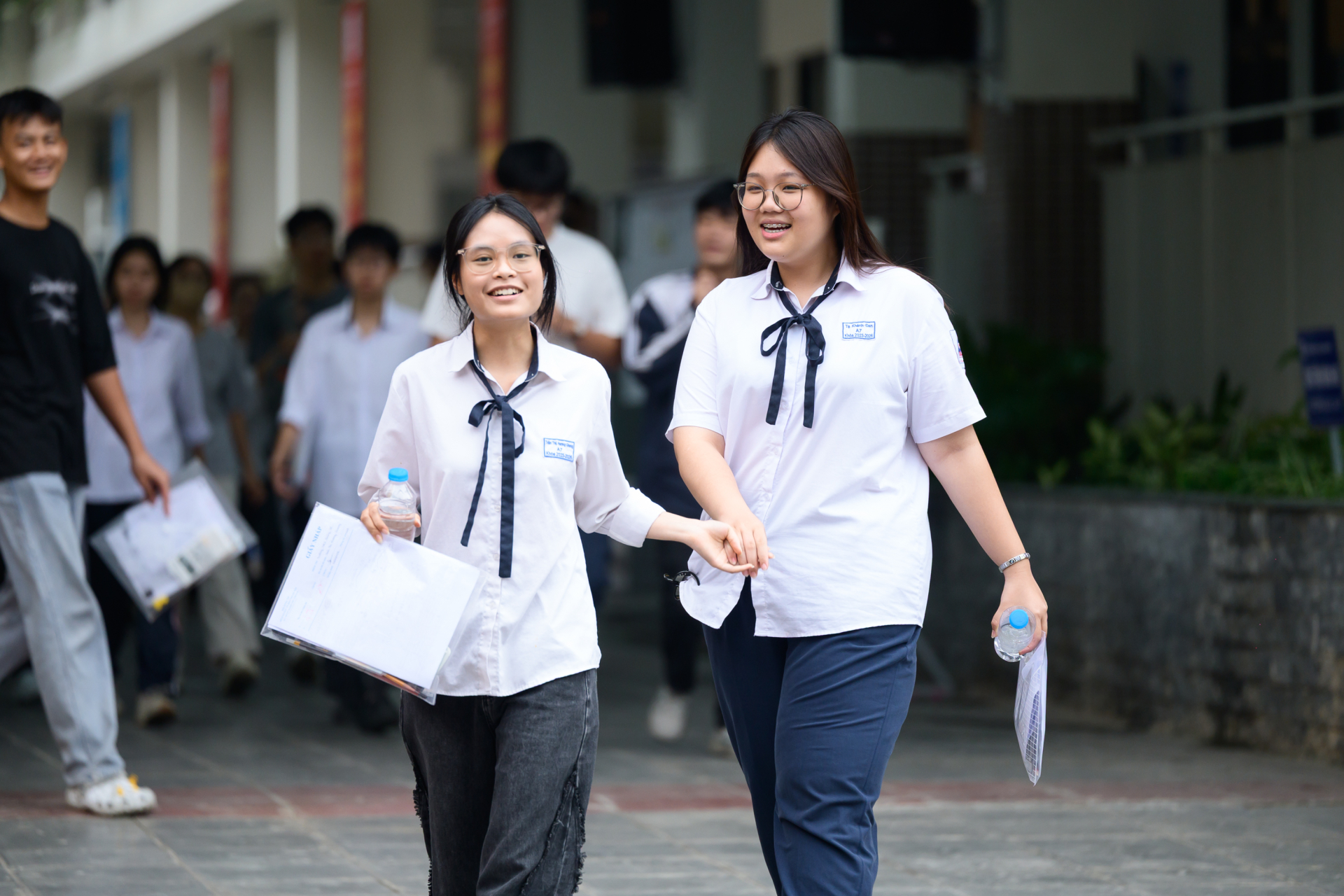 Kết thúc môn Toán thi tốt nghiệp THPT 2026: Thí sinh cười tươi, đề năm nay