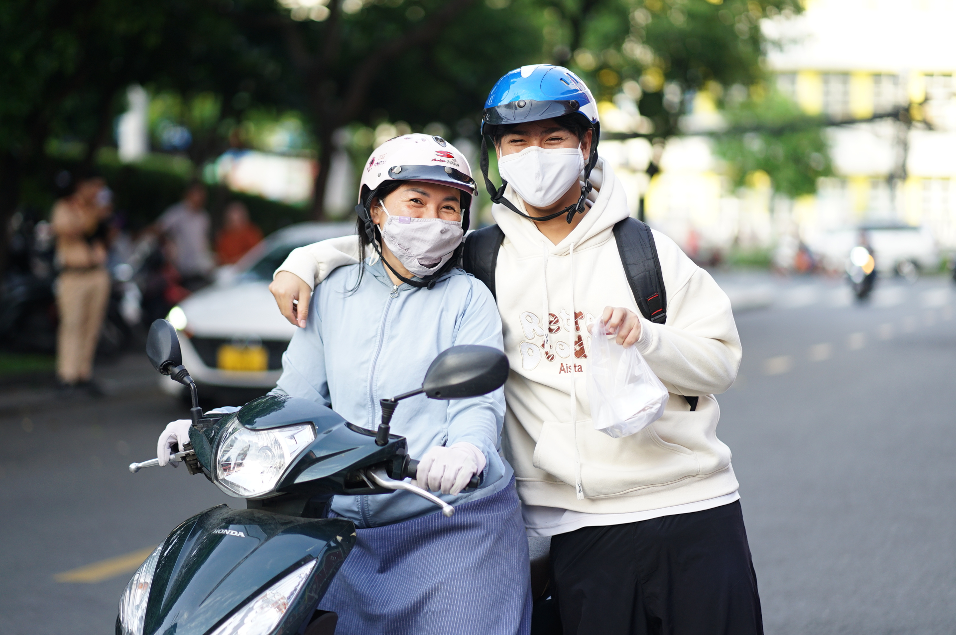 Hết giờ làm bài môn Văn thi tốt nghiệp THPT: Thí sinh ấn tượng với đề kiểu mới