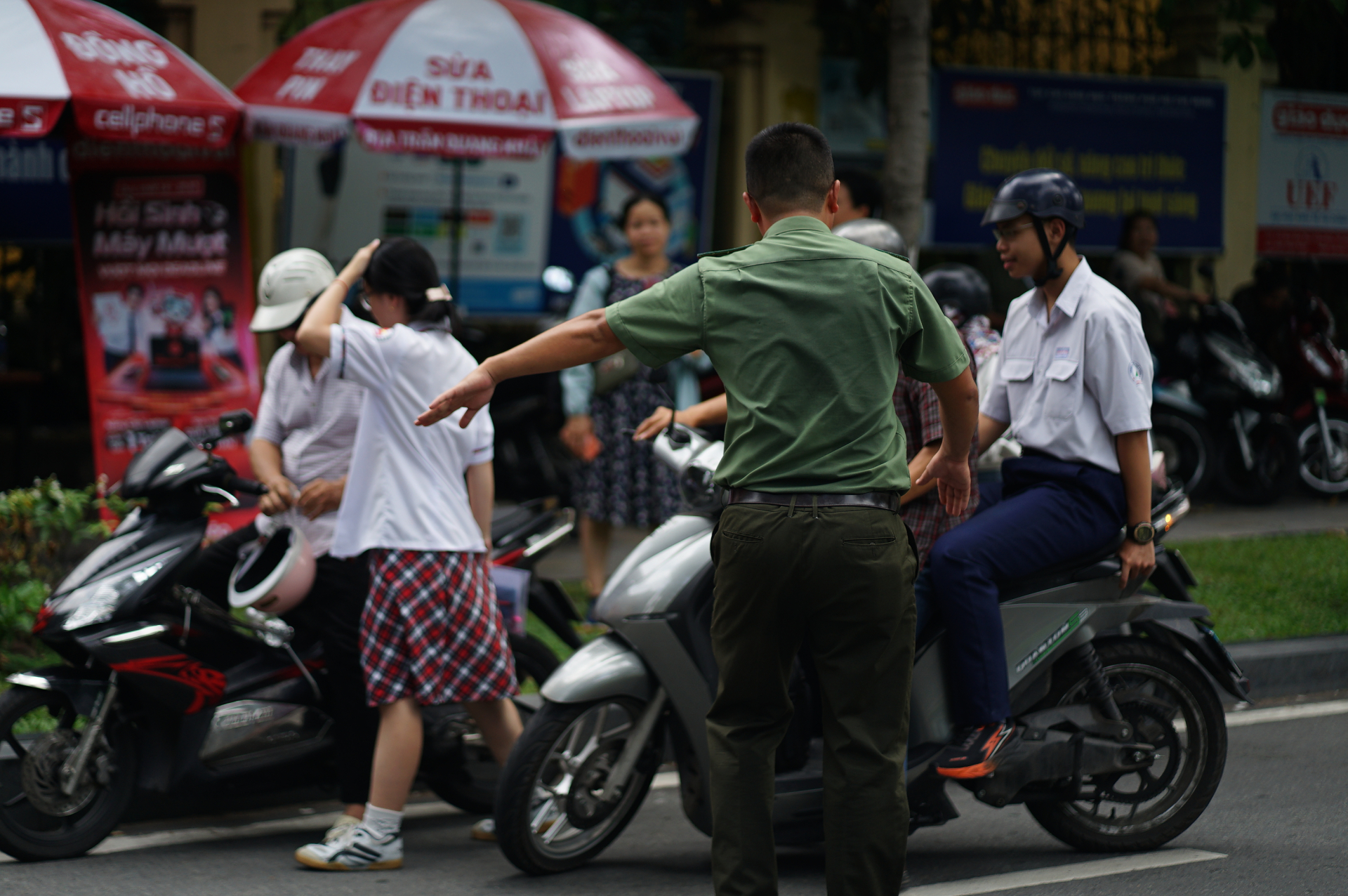 Thi tốt nghiệp THPT 2026 buổi thứ 2: Toán trắc nghiệm, khó nhằn hay dễ thở?