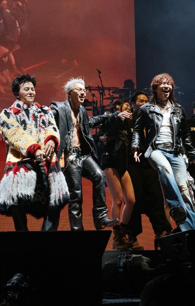 BIGBANG vừa xác nhận đến Hà Nội: Giá vé máy bay tăng 4 lần sau 10 phút, khách sạn chỉ còn 1 phòng trống