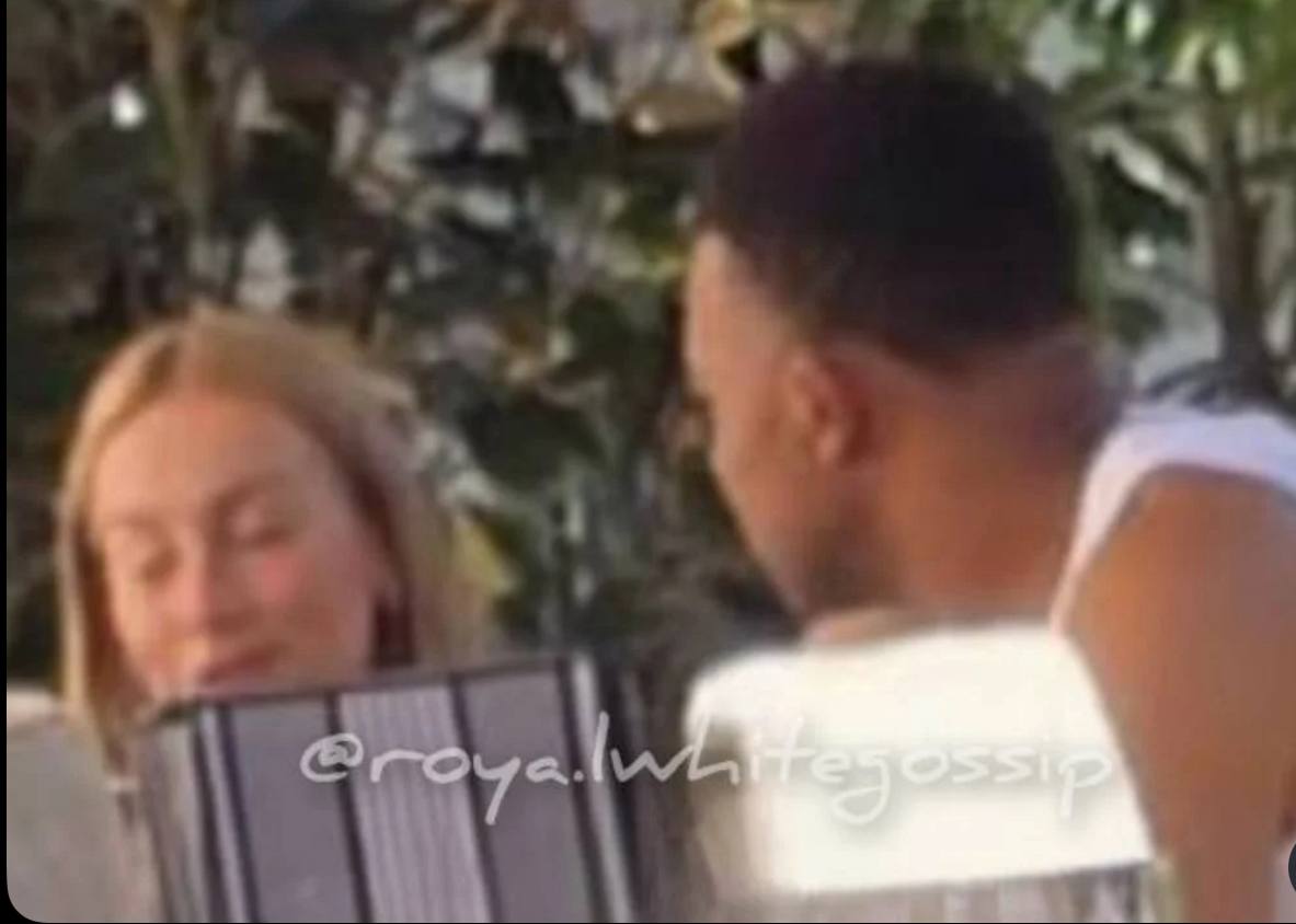 Rộ tin Mbappe đi chơi với bạn gái lúc tuyển Pháp chuẩn bị cho World Cup