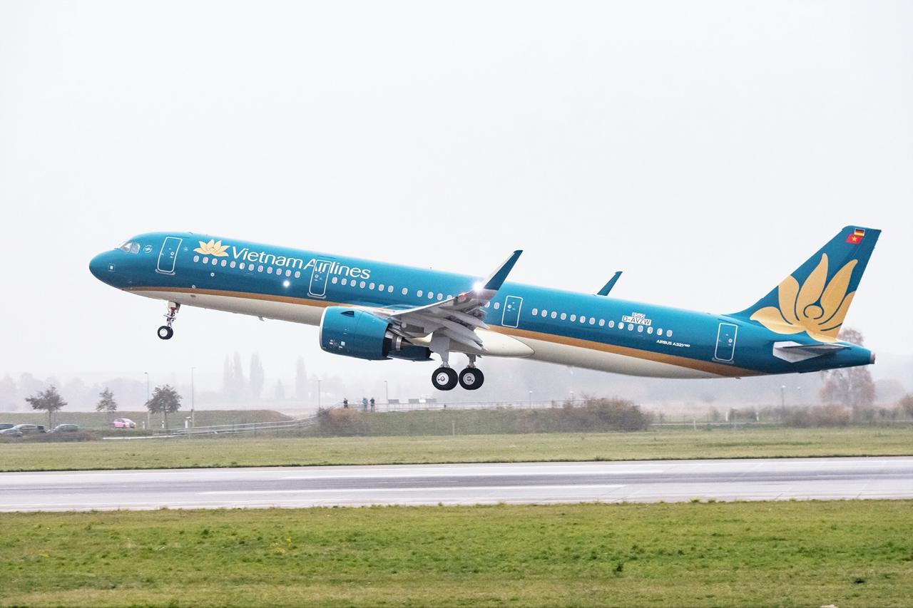  Airbus A321 có chiều dài 44,51 m, sải cánh 34,1 m và chiều cao 11,76 m.