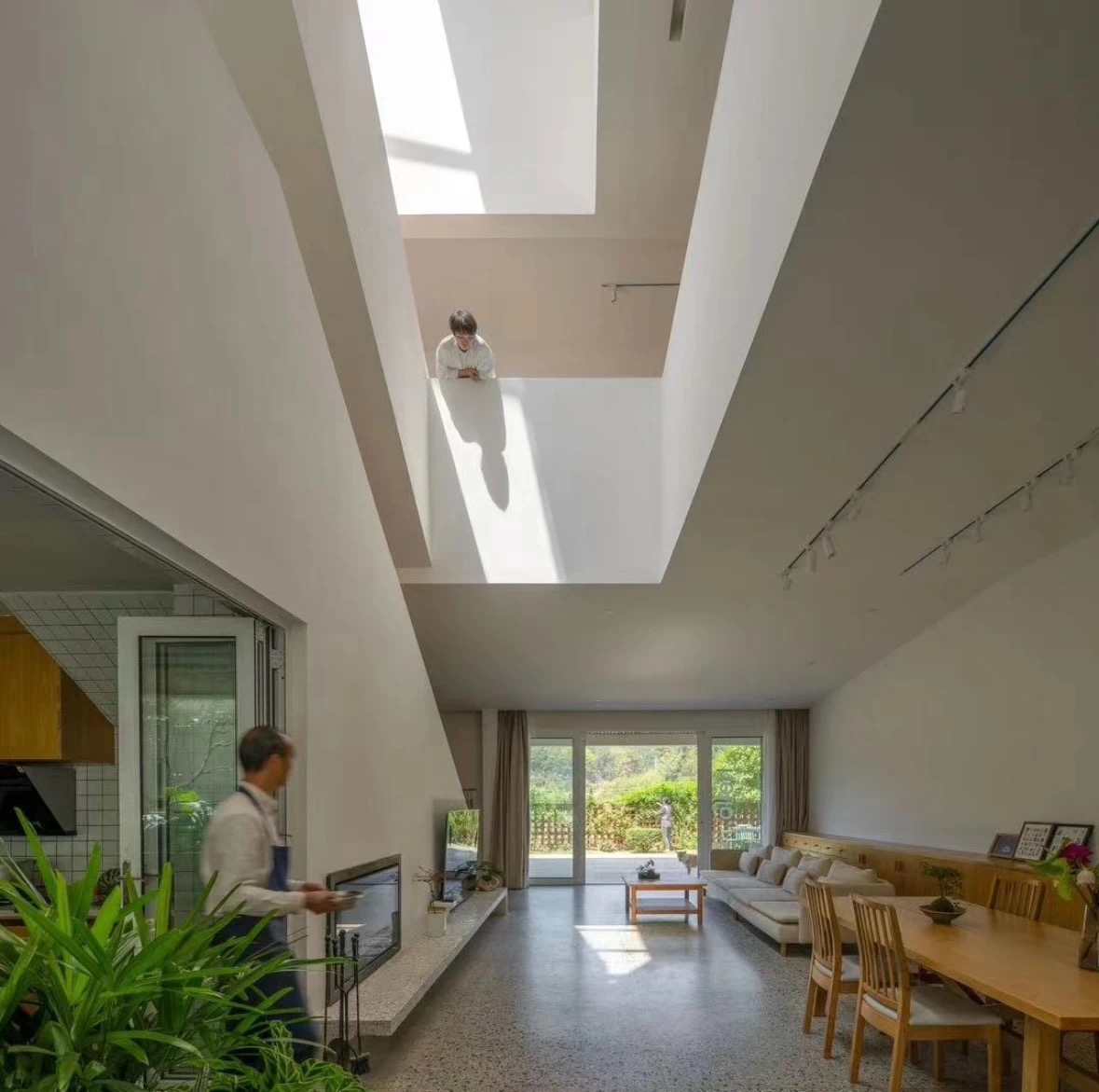 Chàng trai 30 tuổi về quê xây nhà rộng 760m2, 3 tầng: Hàng xóm chê