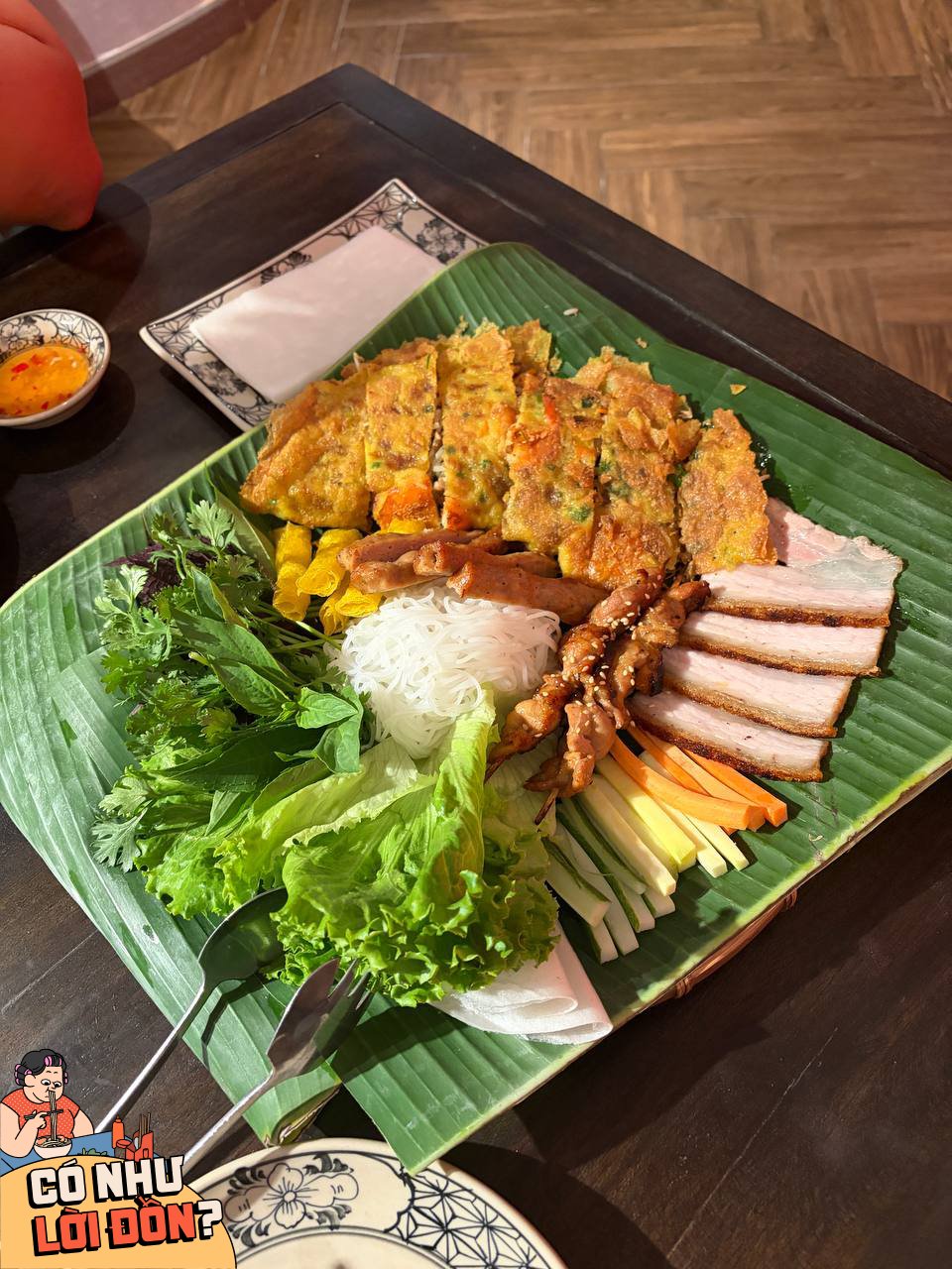 Tuy nhiên cả bánh xèo và heo quay đều khá nhiều dầu mỡ