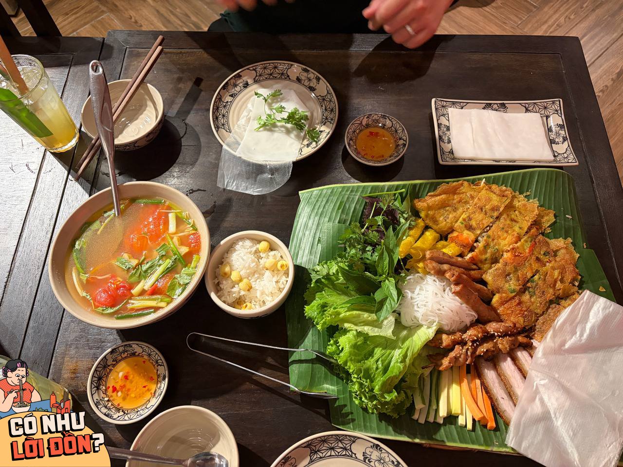 Đồ ăn được đem lên khá nhanh dù nhà hàng đông khách